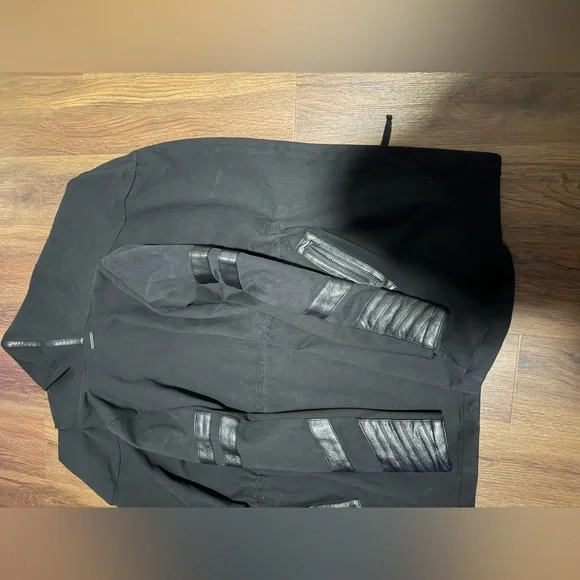 BLANC NOIR
Maitri Traveler Jac $200 black faux leather active casual spring - Picture 13 of 16